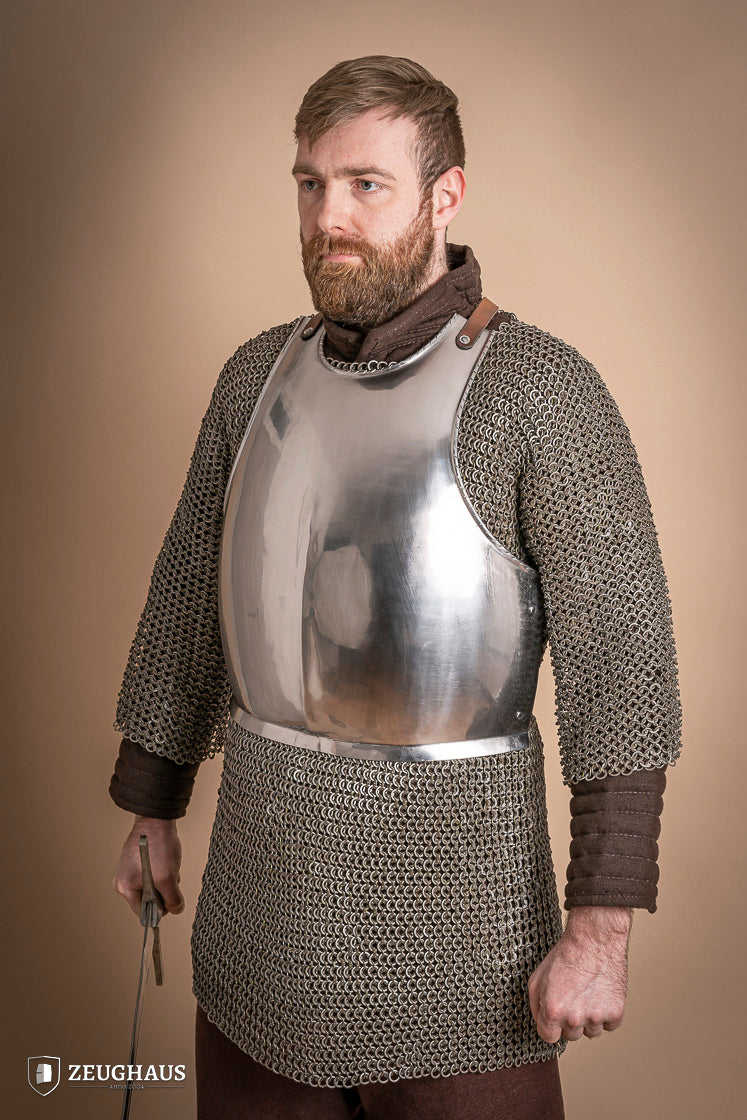 Mercenary Breastplate made of 1.6mm polished steel with a satin finish, showcasing adjustable straps and handcrafted details.