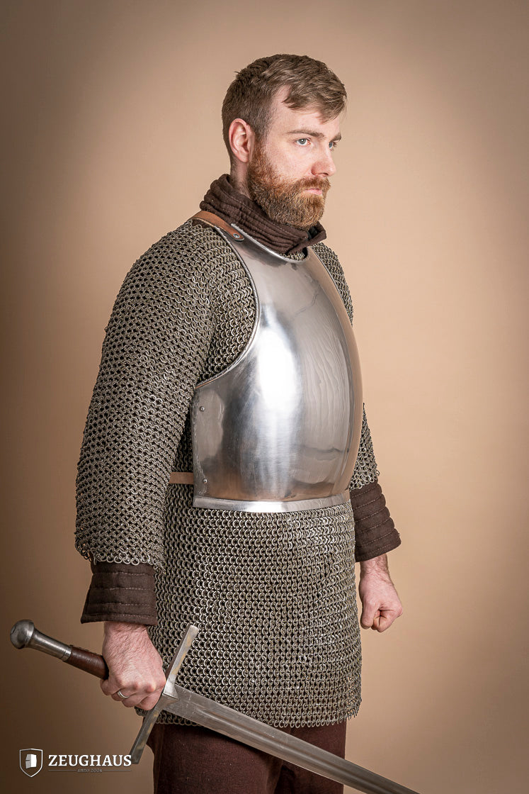 Mercenary Breastplate made of 1.6mm polished steel with a satin finish, showcasing adjustable straps and handcrafted details.