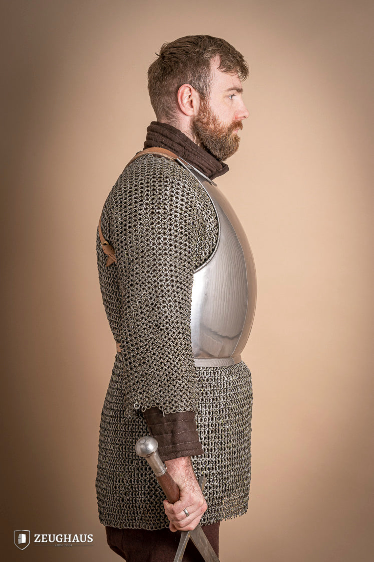 Mercenary Breastplate made of 1.6mm polished steel with a satin finish, showcasing adjustable straps and handcrafted details.