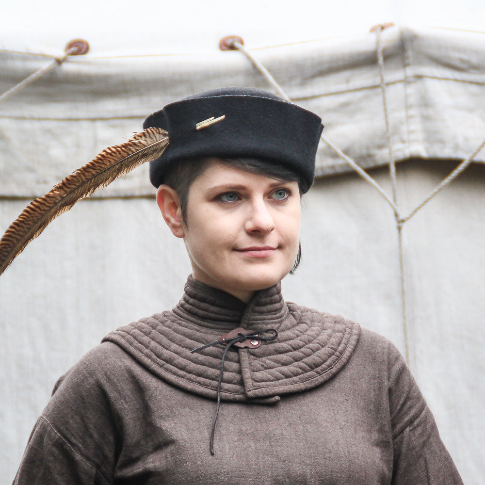 Padded Collar Rabenfurth in brown with black lining, featuring a discreet closure and light padding.