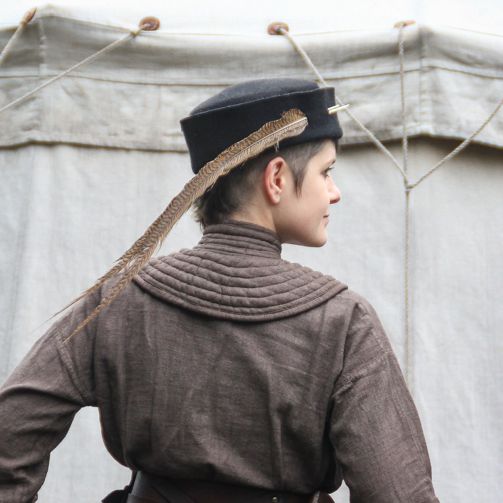 Padded Collar Rabenfurth in brown with black lining, featuring a discreet closure and light padding.