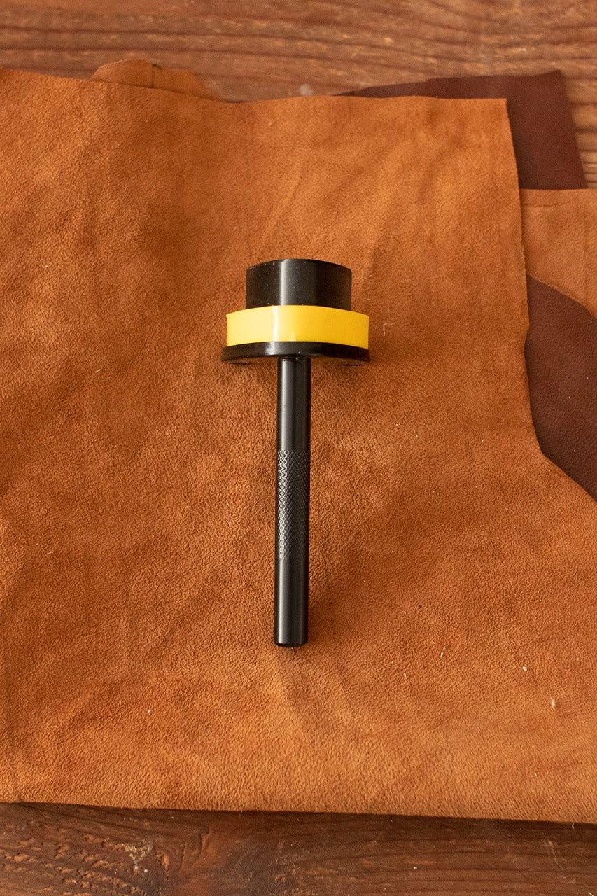 Point End Punches with a cone shape, measuring 25 mm in height and 30 mm in width, featuring a durable iron handle.