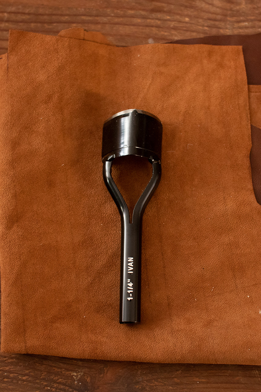 Point End Punches with a 33 mm tapered end, featuring a sturdy iron handle, ideal for finishing belts.