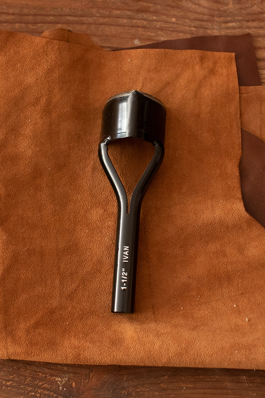 Point End Punches with a 38 mm tapered design and iron handle, ideal for finishing belt ends.