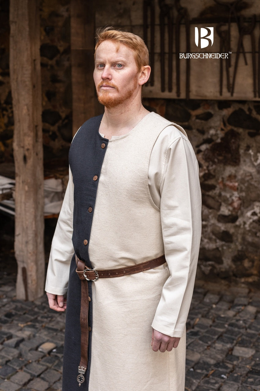 Right Side Tabard Auderic Black showcasing its modular design, heavy cotton fabric, and stylish wooden buttons.