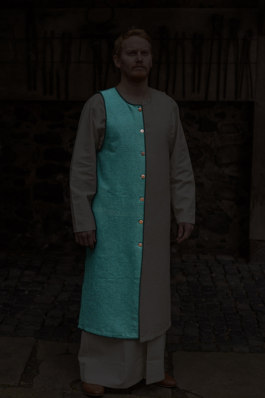 Right Side Tabard Auderic Green featuring stylish wooden buttons and a modular design for customizable colors.