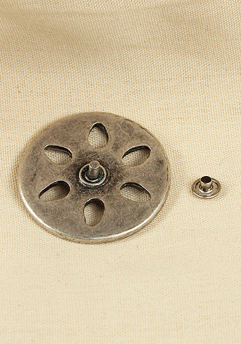 Rivet-Plate Blossom Antique Silver, 47 mm diameter, made of durable zinc, ideal for leather crafting.