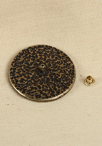 Rivet-Plate Flower Antique Brass with a floral design, suitable for leather products, diameter 35 mm.