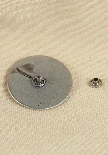 Rivet-Plate Galileo Antique Silver, a 45 mm zinc accessory for leather products, ideal for LARP and medieval costumes.
