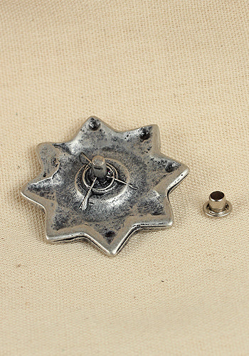 Rivet-Plate Sirius Antique Silver, a 40 mm zinc accessory for leather products, ideal for LARP and medieval costumes.
