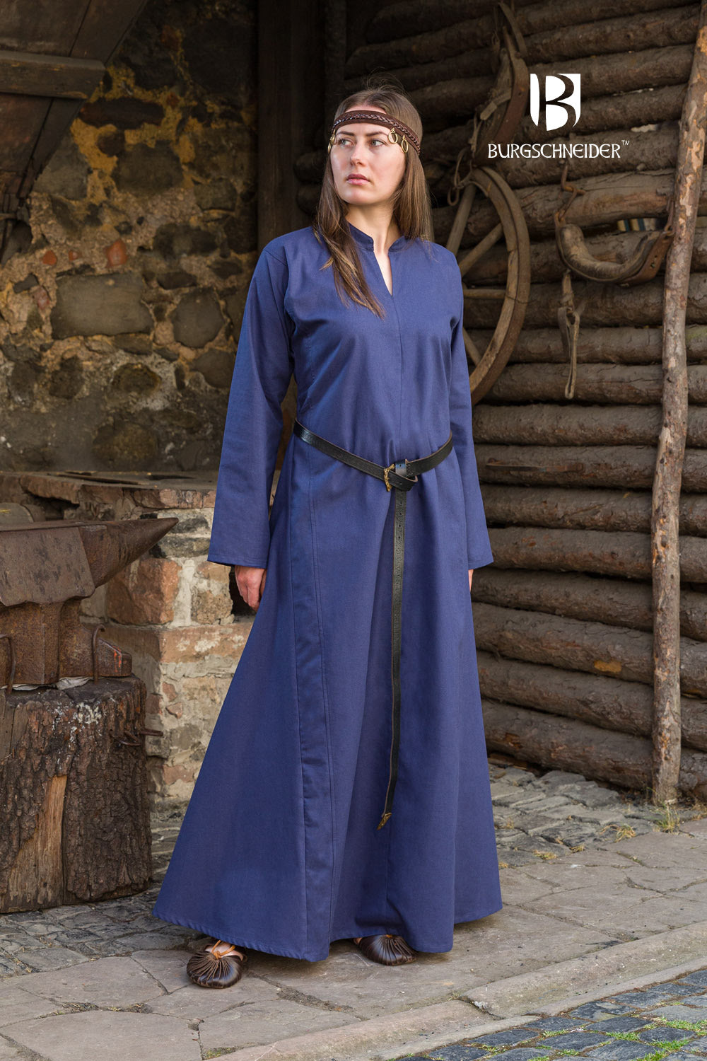 Marzena Rus Dress in dark blue featuring long sleeves, narrow V neckline, and elegant collar, designed for comfort and mobility.