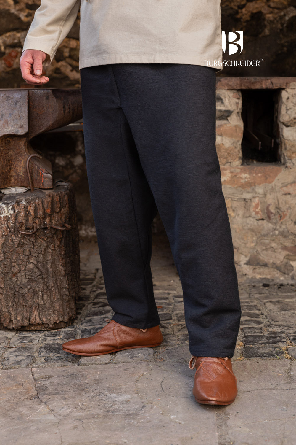 Yaroslav Rus Pants in Black featuring a drawstring waist and gussets for mobility, ideal for historical reenactments.