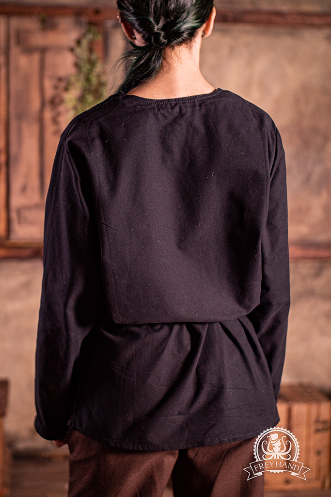 Lonicera Black Shirt made of linen blend fabric, featuring a flexible cut and coarser texture, ideal for LARP costumes.