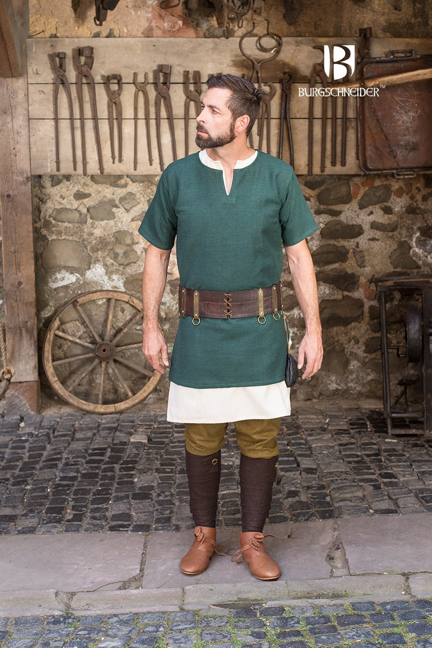 Short Sleeve Tunic Aegir Green made of heavy coarse woven fabric, featuring a slit neckline and a comfortable fit, ideal for medieval-themed events.