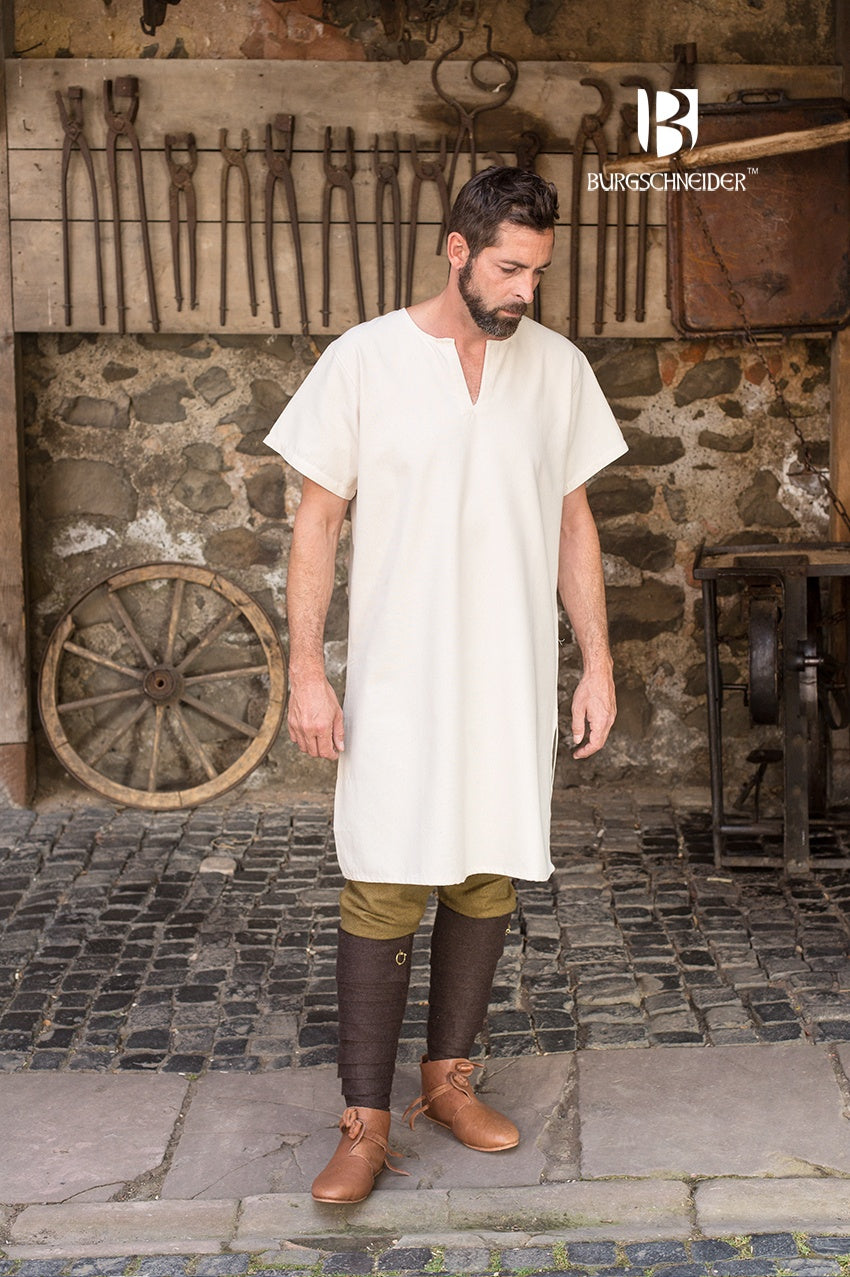 Short Sleeve Under Tunic Snorri Natural made of breathable linen, showcasing its elegant design and natural color.