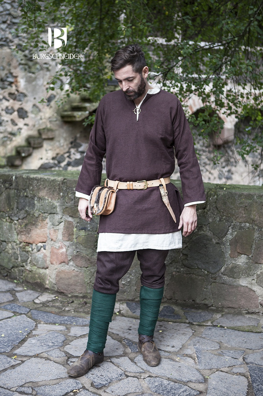 Short Tunic Erik Brown made of heavy, coarsely woven fabric, featuring a slit neckline and traditional belted design, perfect for medieval reenactments.