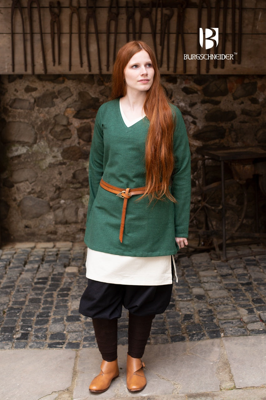 Short Tunic Frekja in Green with long sleeves and V-neck, ideal for LARP and historical events.