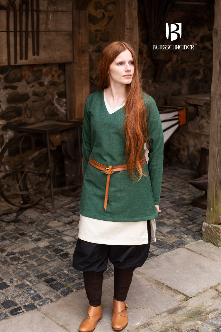 Short Tunic Frekja in Green with long sleeves and V-neck, ideal for LARP and historical events.