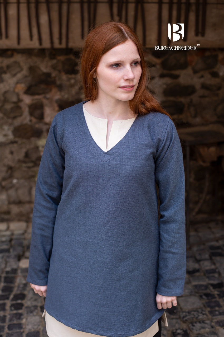 Short Tunic Frekja in Grey with long sleeves and V-neck, perfect for LARP and historical events.