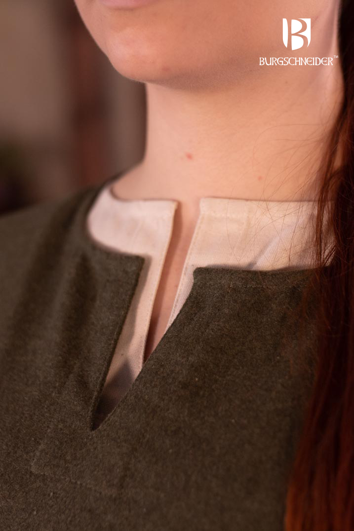 Svenja Olive Green Wool Tunic with long sleeves and V-shaped neckline, perfect for medieval and fantasy costumes.