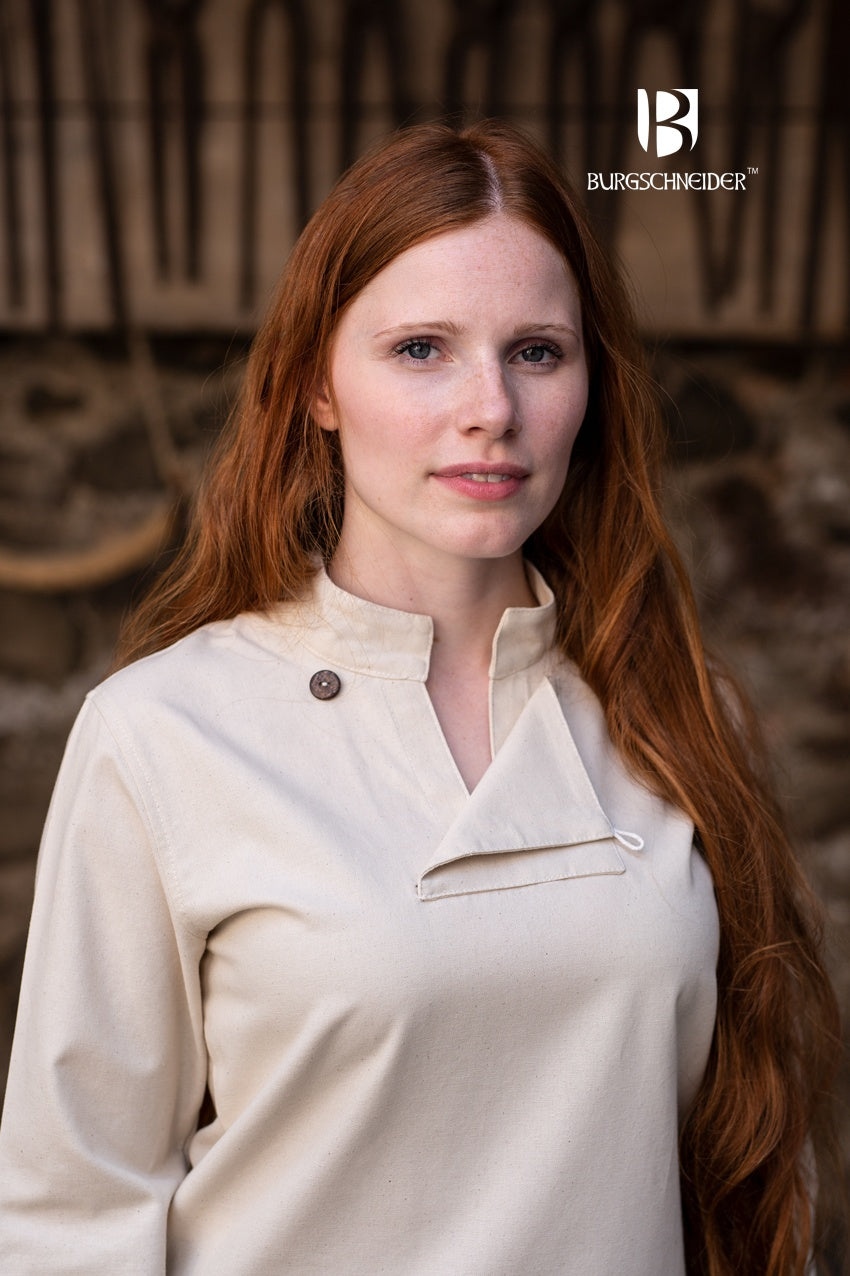 Skjoldehamn Tunic Lennja Natural, a long-sleeved cotton tunic with a buttoned collar, ideal for Norse reenactments and LARP events.