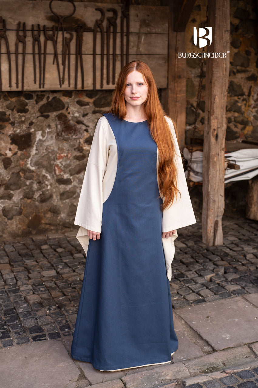 Surcot Isabella Woad Blue featuring wide armholes and rough-textured wool fabric, perfect for LARP and historical reenactments.