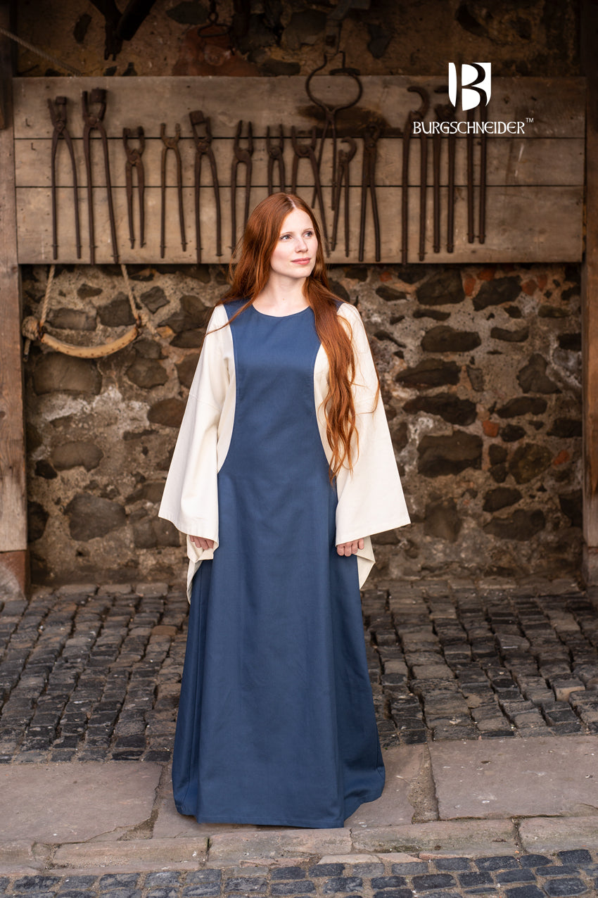 Surcot Isabella Woad Blue featuring wide armholes and rough-textured wool fabric, perfect for LARP and historical reenactments.