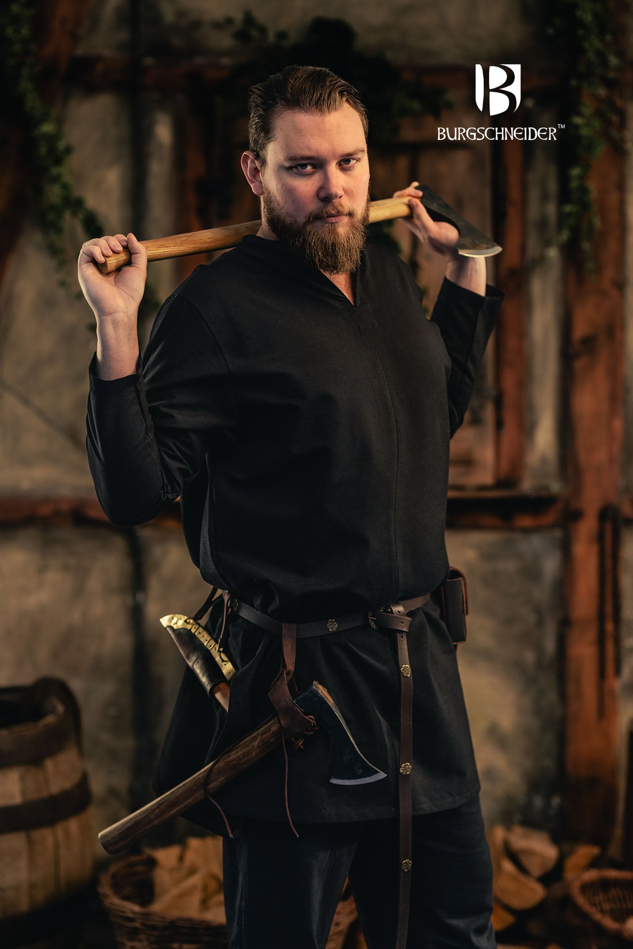 A stylish black tunic with side slits, made from pure cotton, designed for comfort and freedom of movement, ideal for historical reenactments.