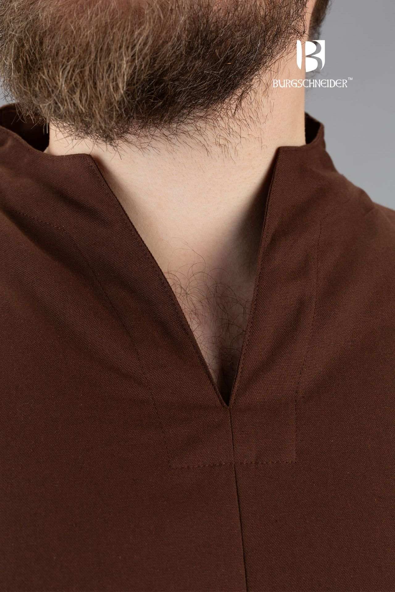 Tunic Ekwin Brown made of pure cotton with side slits for mobility, showcasing a medieval-inspired design.