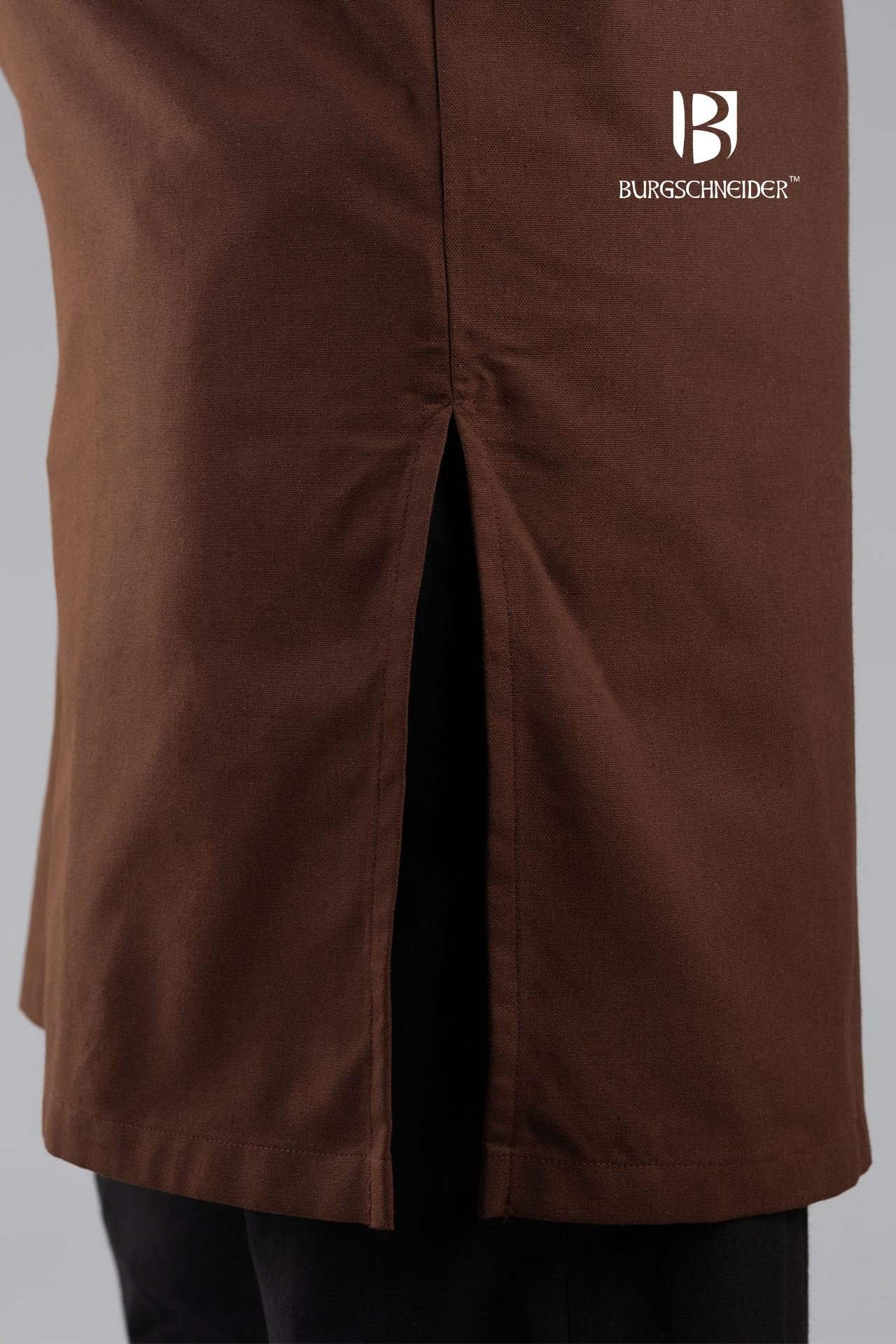 Tunic Ekwin Brown made of pure cotton with side slits for mobility, showcasing a medieval-inspired design.