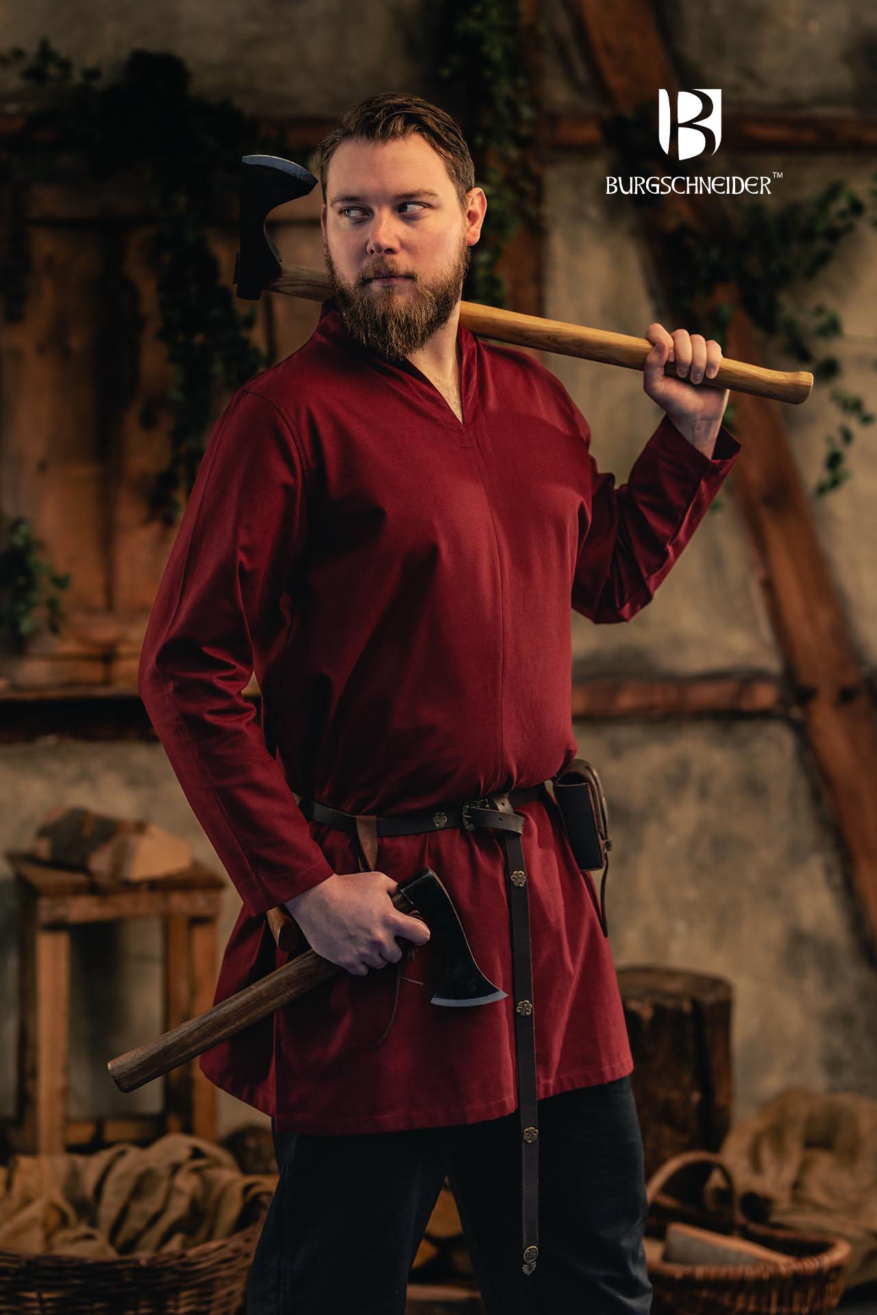 A vibrant red Tunic Ekwin made of pure cotton, featuring side slits for enhanced mobility, perfect for historical reenactments.