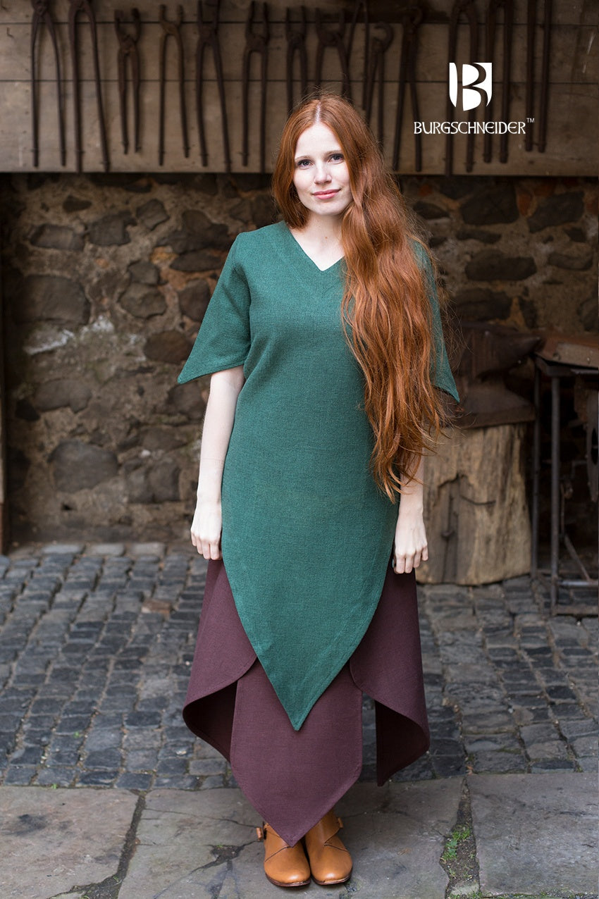 Tunic Laylin Green featuring a unique cut and short sleeves, made from sturdy cotton fabric.