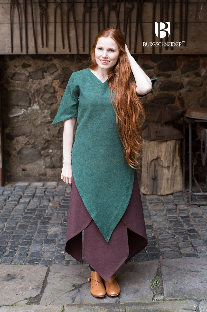 Tunic Laylin Green featuring a unique cut and short sleeves, made from sturdy cotton fabric.