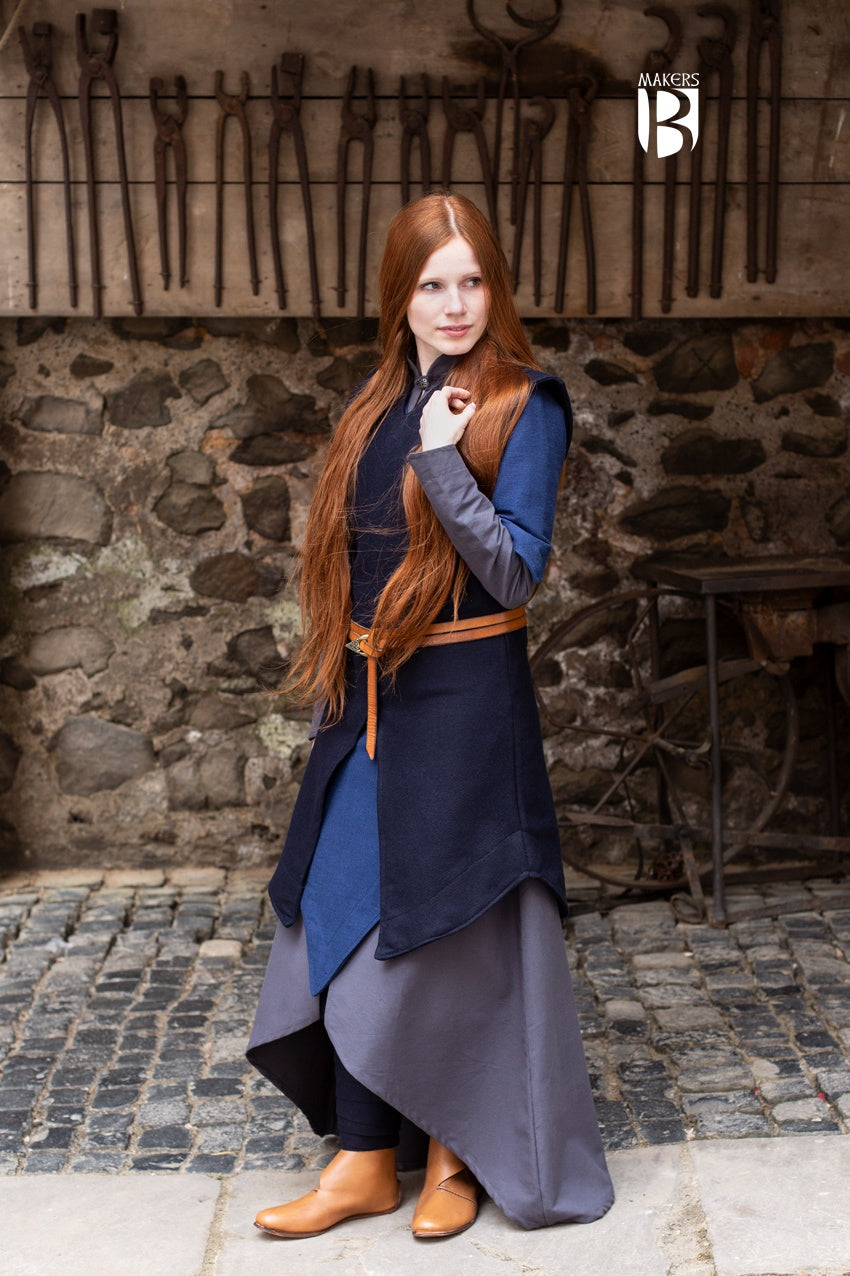 Tunic Meril Blue made of robust wool felt, featuring wide sleeve holes and elegant design, perfect for outdoor adventures.