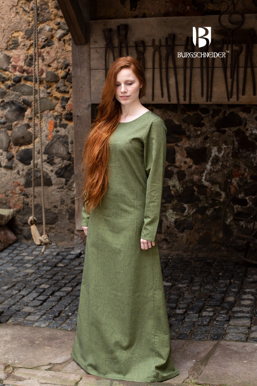 Under Dress Freya in Linden Green, featuring a sturdy cotton fabric with a linen-like texture, designed for comfort and historical authenticity.