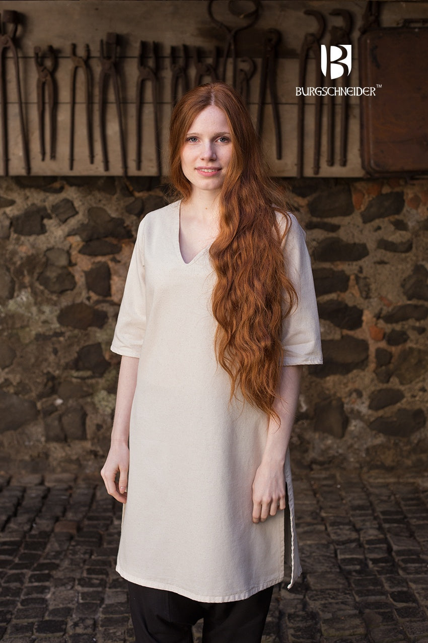 Under Tunic Lagertha for Viking women, featuring short sleeves and side slits for movement, designed for comfort and style.