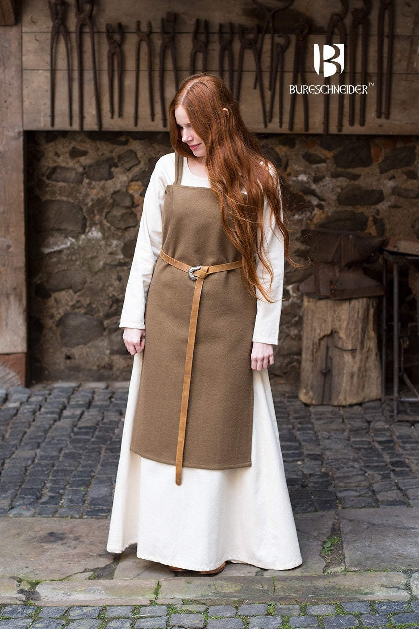 Viking Dress Jodis in Autumn Green, made of durable wool felt, featuring a straight cut and side slits for movement.
