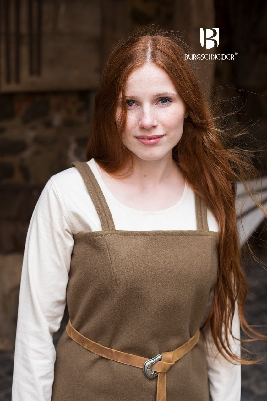 Viking Dress Jodis in Autumn Green, made of durable wool felt, featuring a straight cut and side slits for movement.