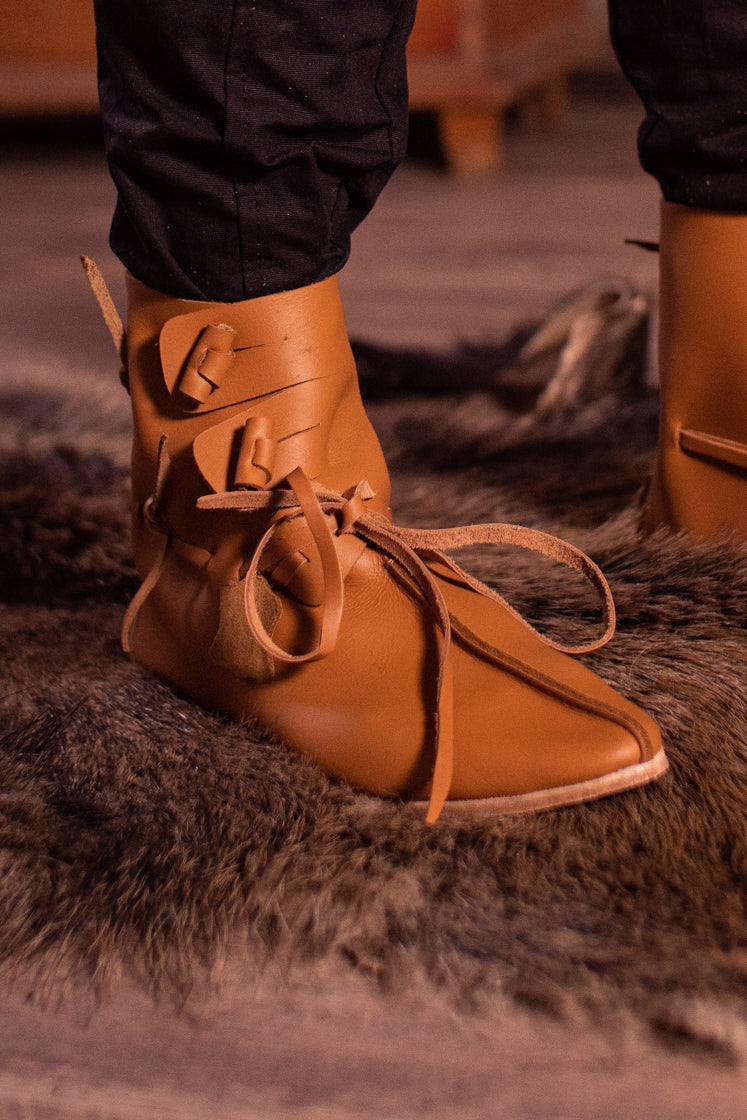 Viking Shoes Floki in brown leather with unique two-flap closure and knot detail, showcasing medieval style.