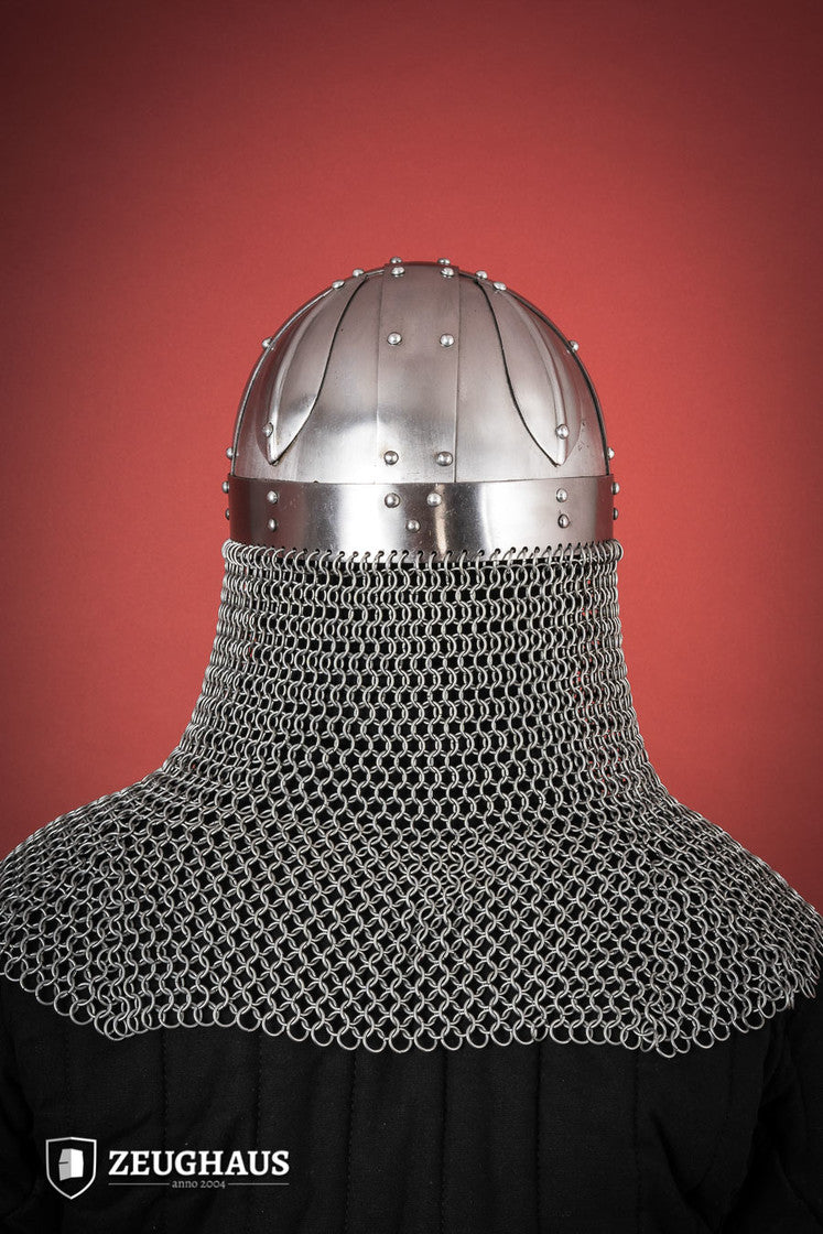 Viking Spectacle Helmet with Aventail featuring a polished finish and chain spike, designed for comfort and visibility.
