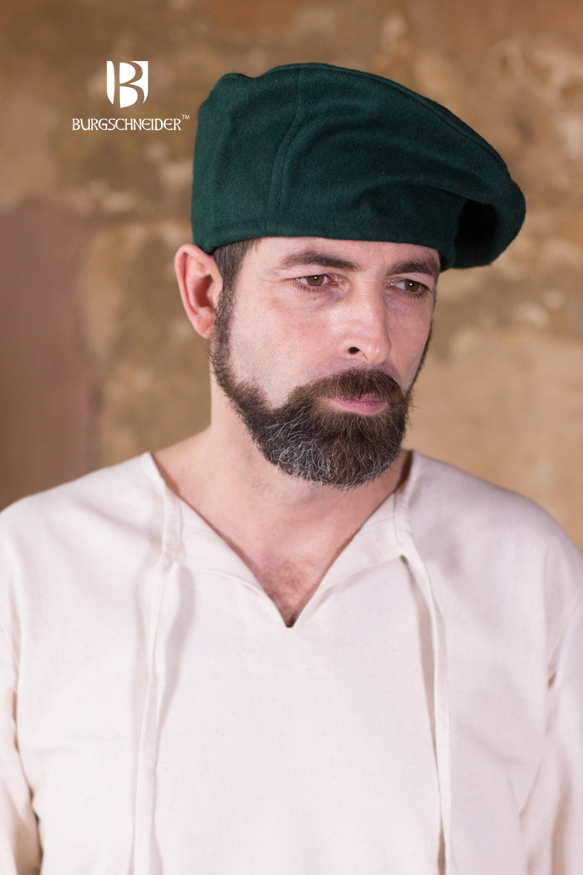A stylish green wool beret, showcasing its classic design and soft texture, perfect for costumes and everyday wear.