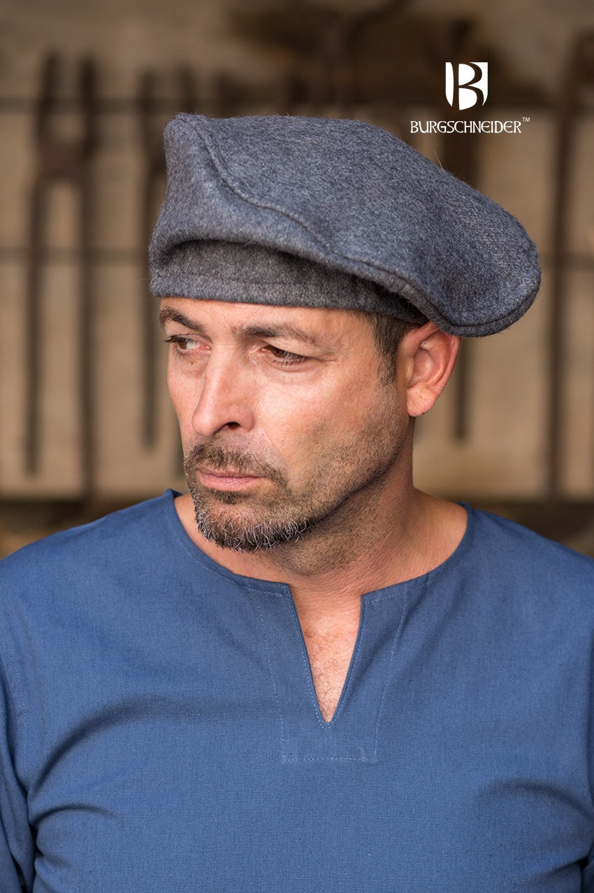 A stylish grey wool beret, showcasing its classic design and soft texture, perfect for historical costumes and modern fashion.