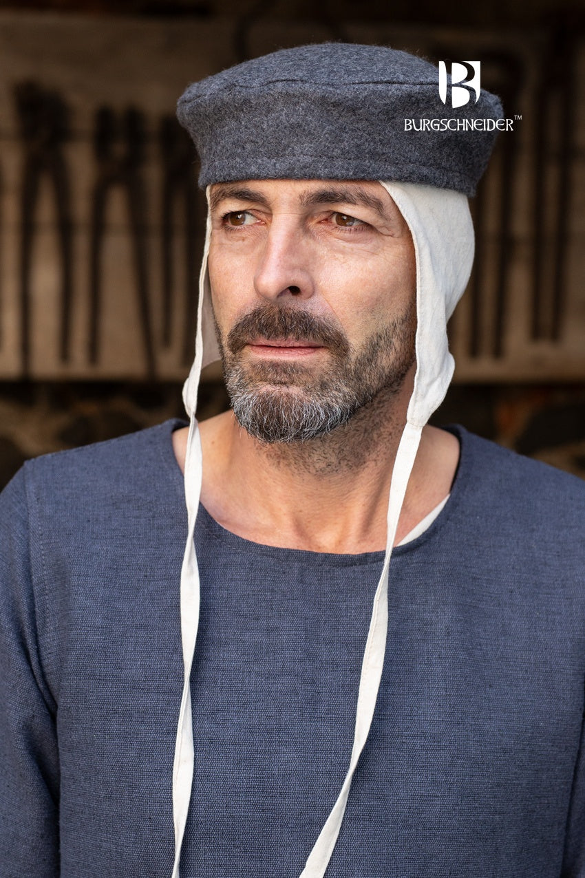 Wool Cap Hugo Grey, a round flat-top medieval cap made of durable wool felt, perfect for costumes.