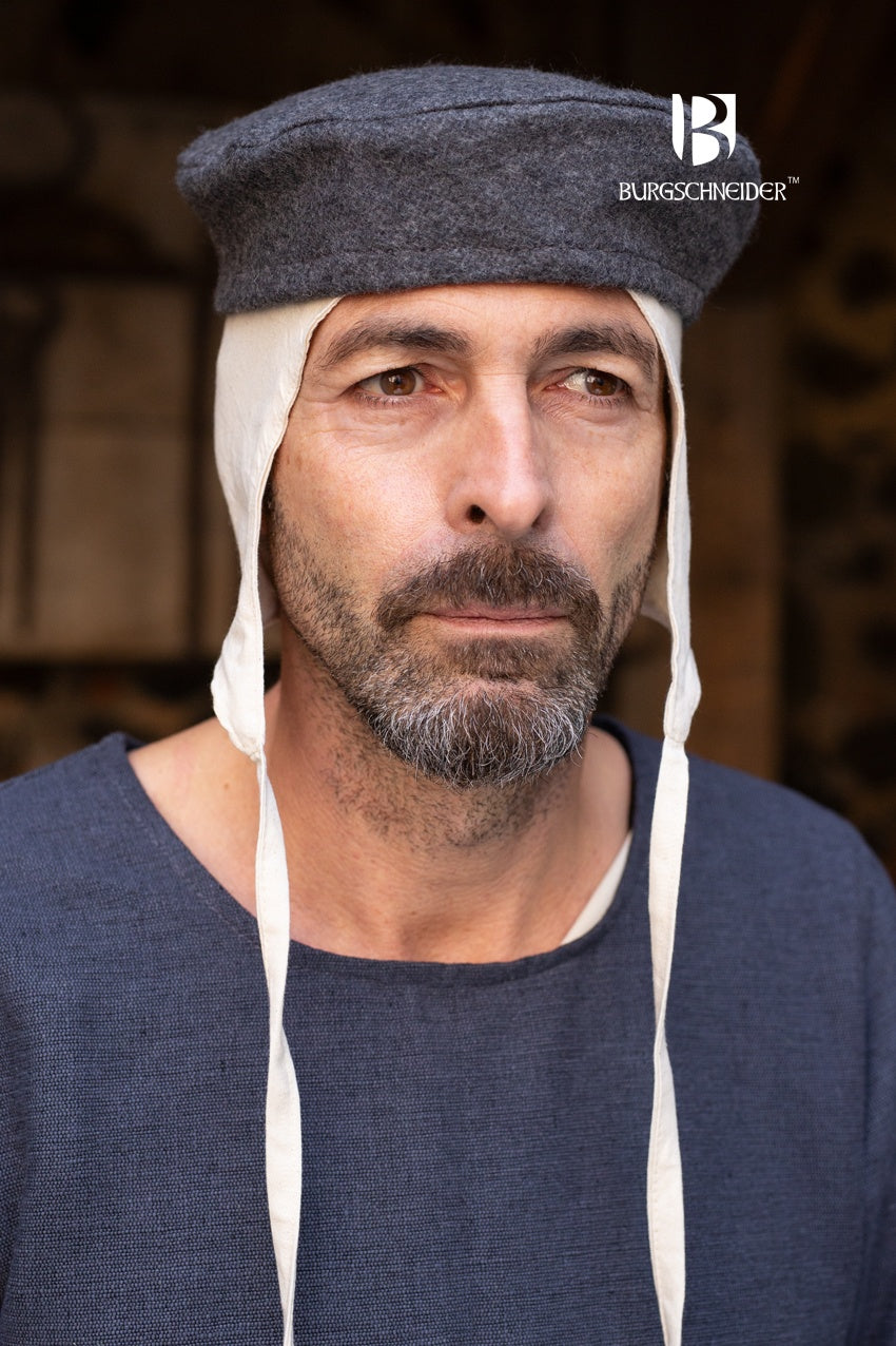 Wool Cap Hugo Grey, a round flat-top medieval cap made of durable wool felt, perfect for costumes.