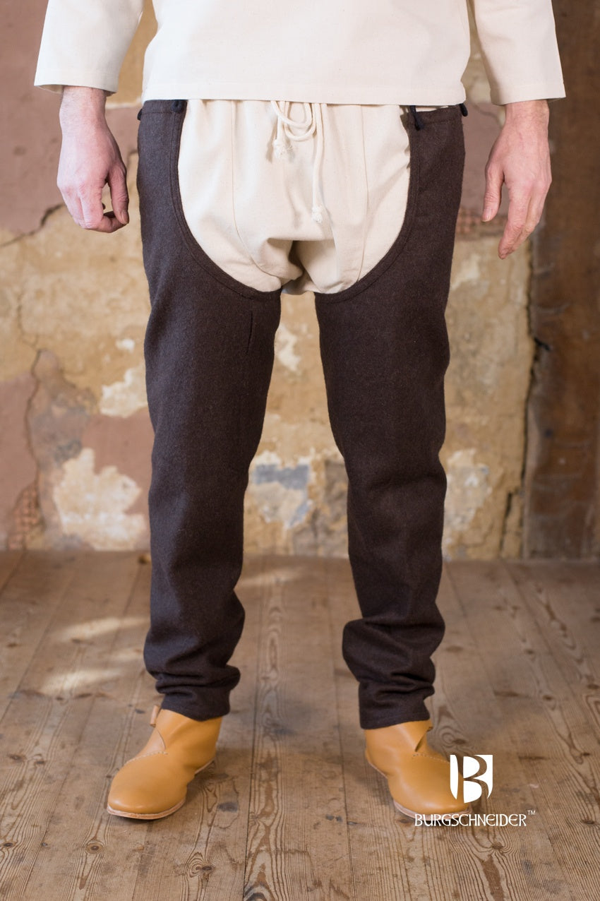 Wool Chausses Bernulf Brown, close-fitting medieval legwear made from high-quality wool, showcasing a rich brown color.