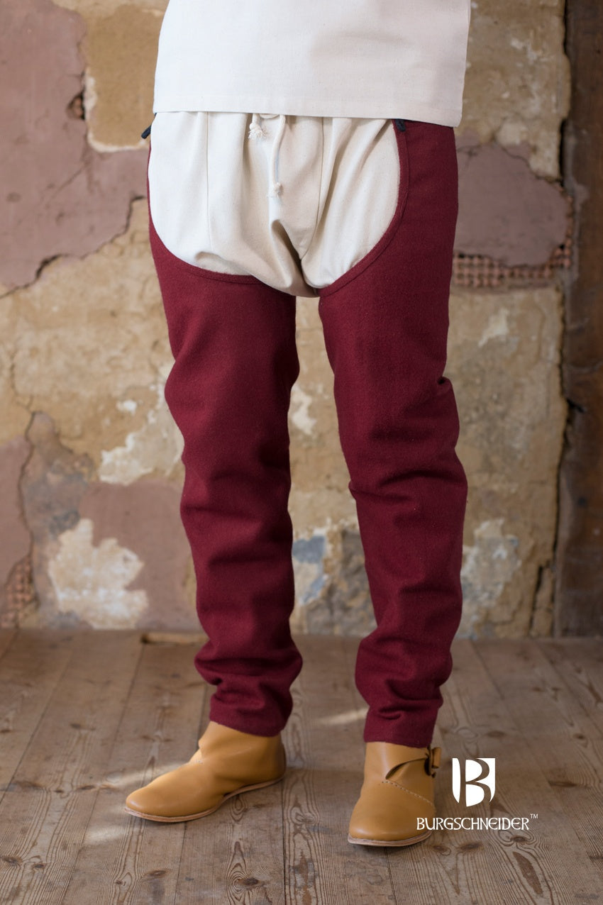 Wool Chausses Bernulf Red, featuring a close-fitting design, made from high-quality wool, perfect for medieval reenactments.