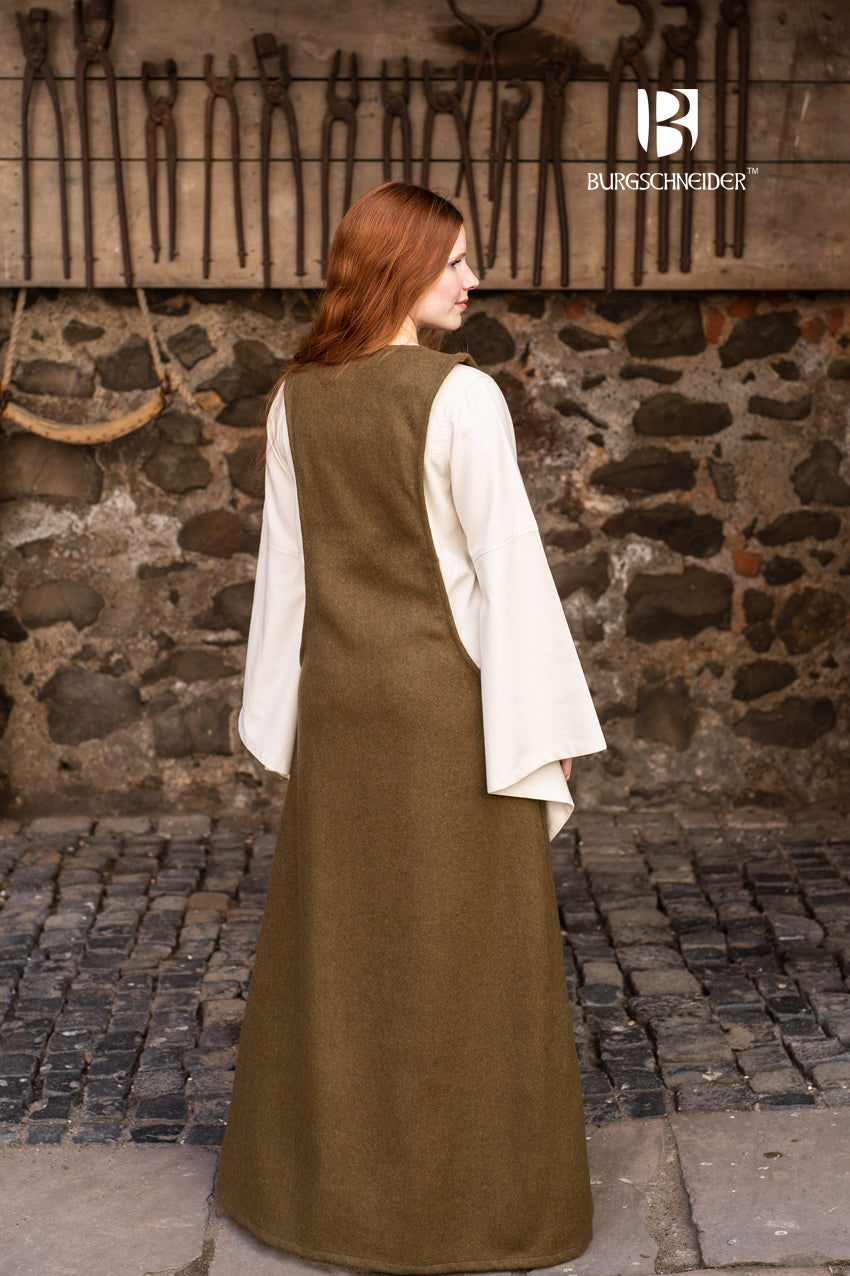 Wool Surcot Albrun in Autumn Green, featuring wide armholes and elegant design, perfect for LARP and historical events.