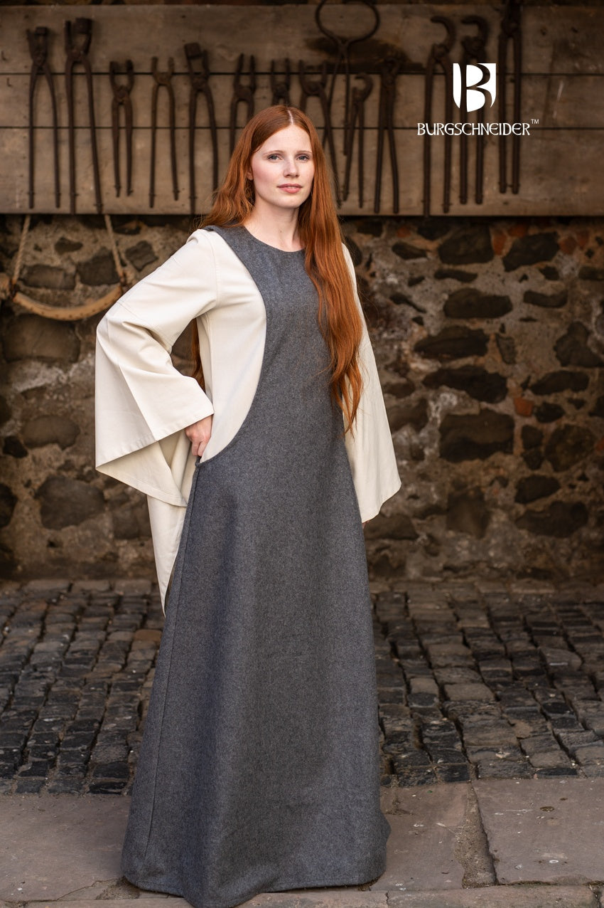 Wool Surcot Albrun Grey featuring wide armholes and durable wool felt, ideal for LARP and historical reenactments.