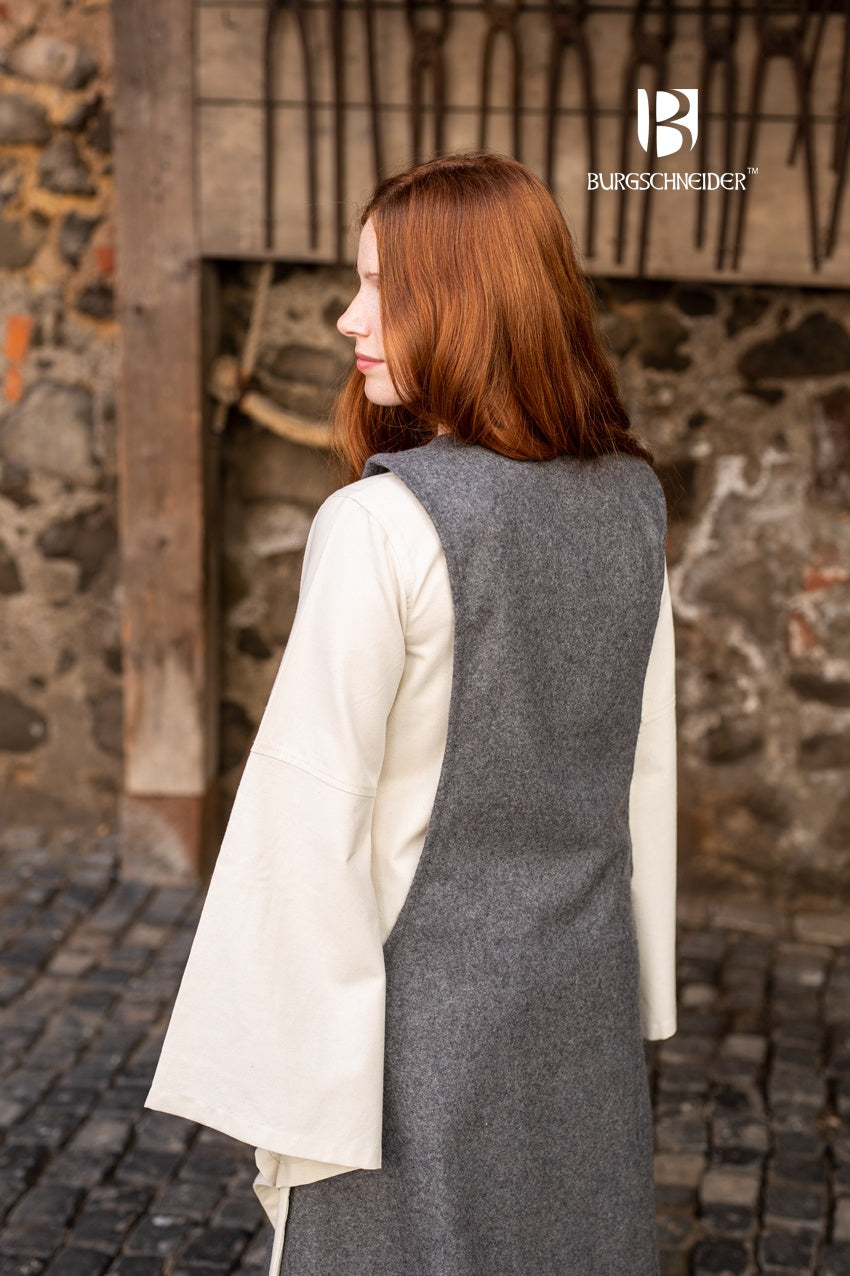 Wool Surcot Albrun Grey featuring wide armholes and durable wool felt, ideal for LARP and historical reenactments.