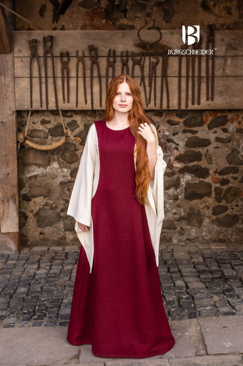Wool Surcot Albrun Red featuring wide armholes, made from durable wool felt, ideal for LARP and historical reenactments.